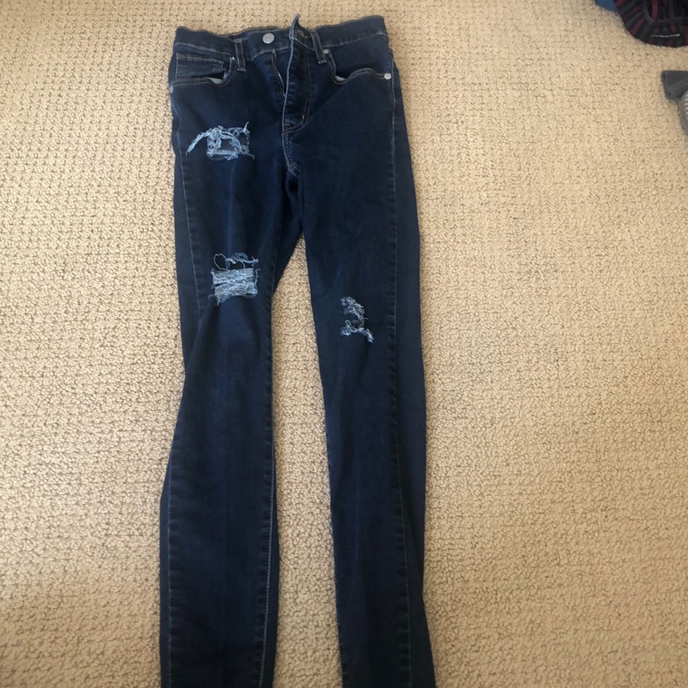 dark blue levi skinny jeans